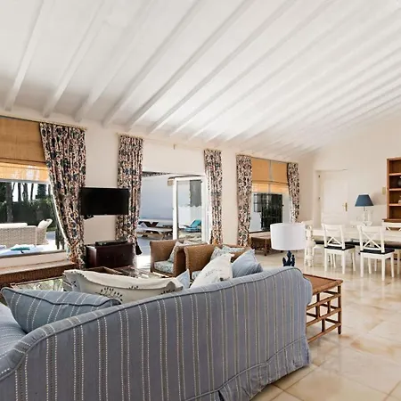 Tas Chill - Puente Romano Beach Front Apartment Marbella